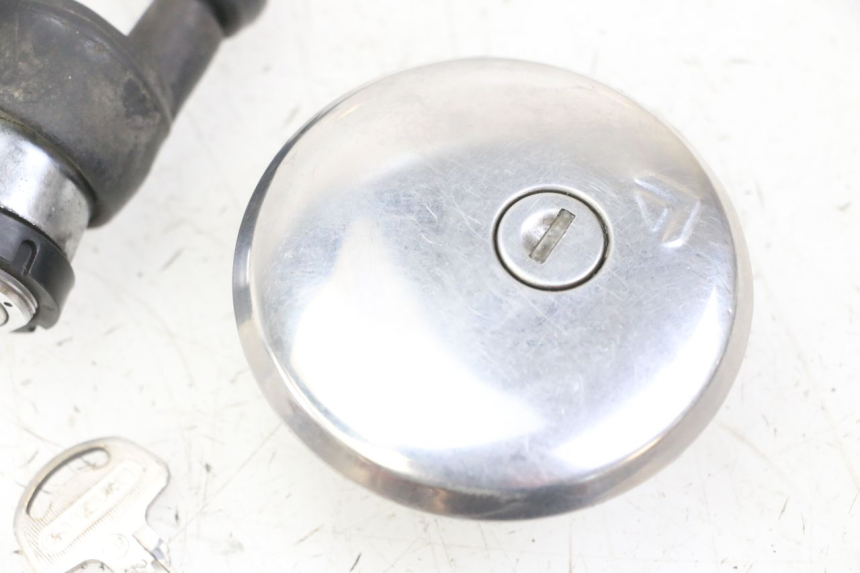 photo de LOCK KEY NEIMAN KIT SUZUKI GN 125 (1997 - 2000) - Component zoom