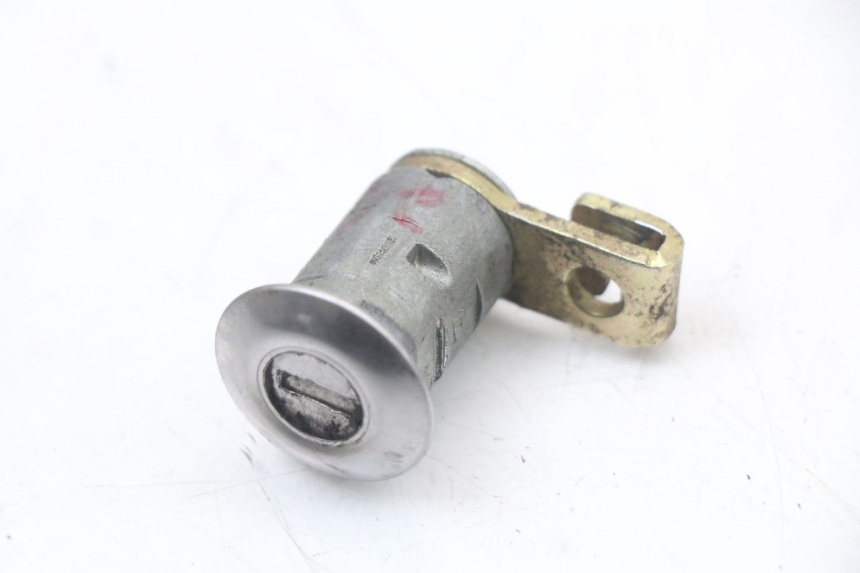 photo de LOCK SET KEY HYOSUNG GTR 125 (2006 - 2008) - High-resolution close-up