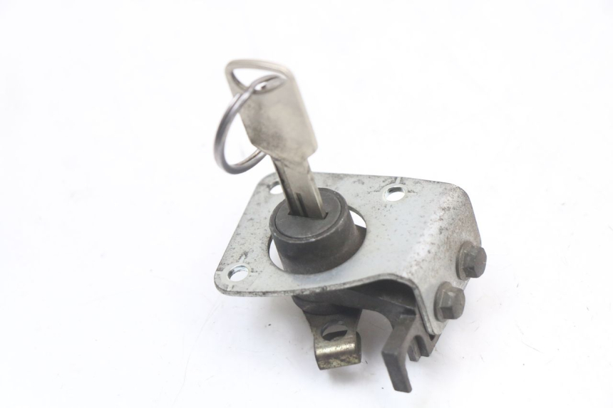 photo de LOCK SET KEY SUZUKI GZ MARAUDER 125 (1998 - 2004) - High-resolution close-up