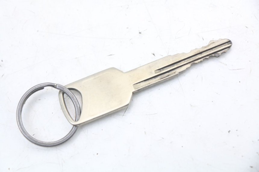 photo de LOCK SET KEY SUZUKI GZ MARAUDER 125 (1998 - 2004) - Zoom on usage condition