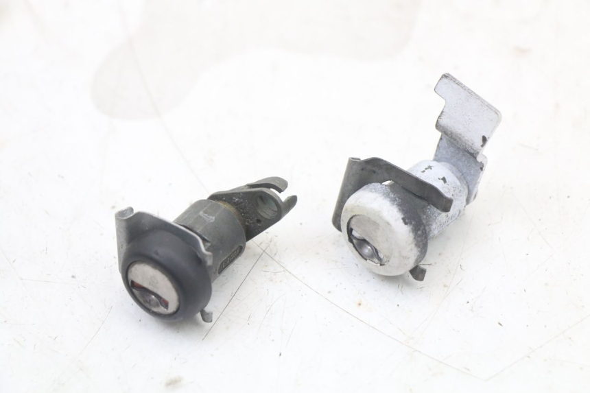 photo de LOCK SET KEY HONDA NES AROBASE 125 (2000 - 2003) - Fixing points details