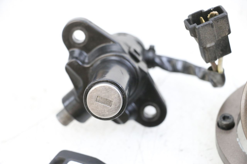 photo de LOCK SET KEY HUSQVARNA SVARTPILEN 401 (2018 - 2023) - Surface and material condition