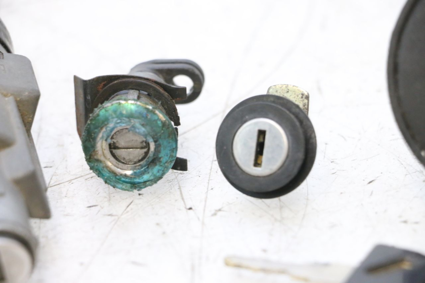 photo de LOCK SET KEY KEEWAY MATRIX RX9 125 (2006 - 2007) - Component zoom