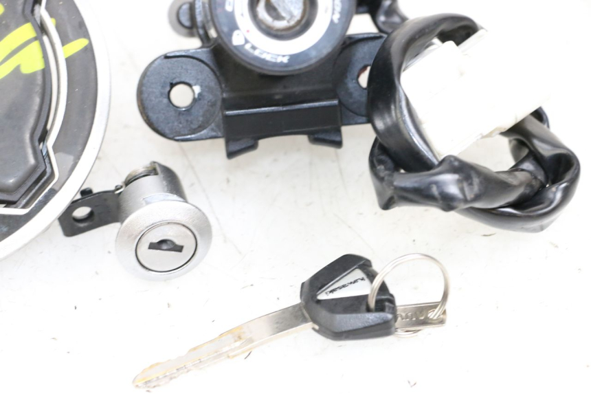 photo de LOCK SET KEY KAWASAKI NINJA 400 (2018 - 2023) - Surface and material condition