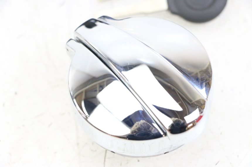 photo de LOCK SET KEY ROYAL ENFIELD CONTINENTAL GT 650 (2019 - 2024) - Surface and material condition