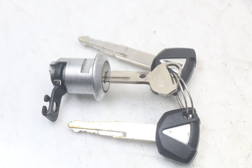 photo de LOCK KEY NEIMAN KIT KAWASAKI VERSYS ABS 650 (2015 - 2018) - High-resolution close-up