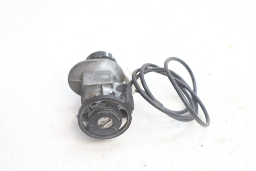 photo de LOCK SET KEY PEUGEOT VIVACITY 100 (1999 - 2008) - Zoom on usage condition