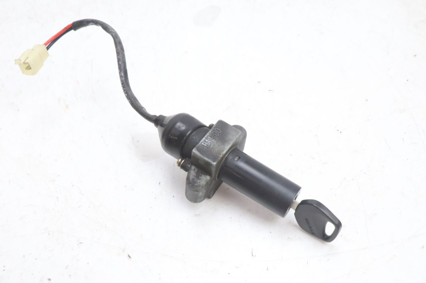 photo de LOCK SET KEY DAELIM VJ ROADWIN 125 (2004 - 2007) - Zoom on usage condition