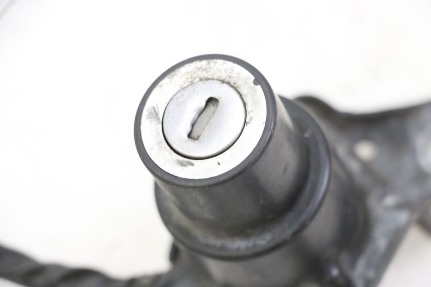 photo de LOCK SET KEY YAMAHA XV VIRAGO 535 (1988 - 2004) - Zoom on usage condition