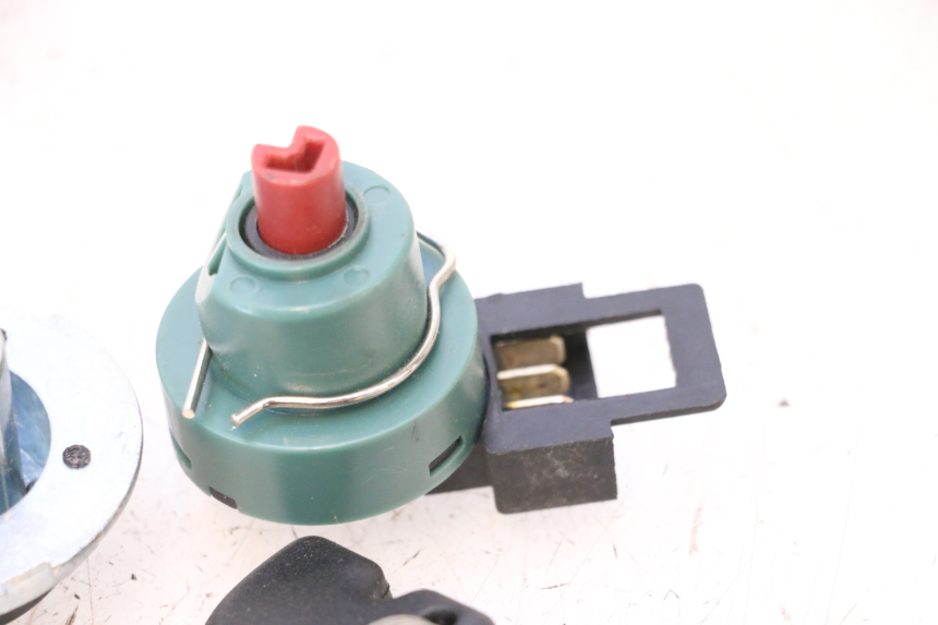 photo de LOCK KEY NEIMAN KIT PIAGGIO ZIP 4T 50 (2018 - 2020) - Alternative perspective