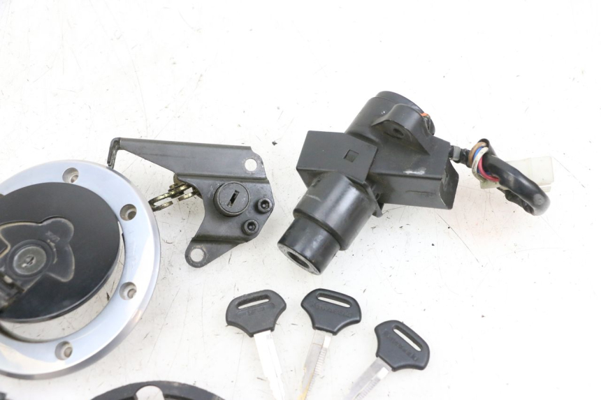 photo de LOCK SET KEY KAWASAKI ZR 7 750 (1999 - 2004) - Zoom on usage condition