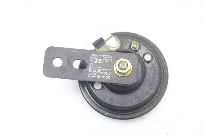 photo de HORN PEUGEOT STREETZONE 4T 50 (2018 - 2023) - Zoom on usage condition