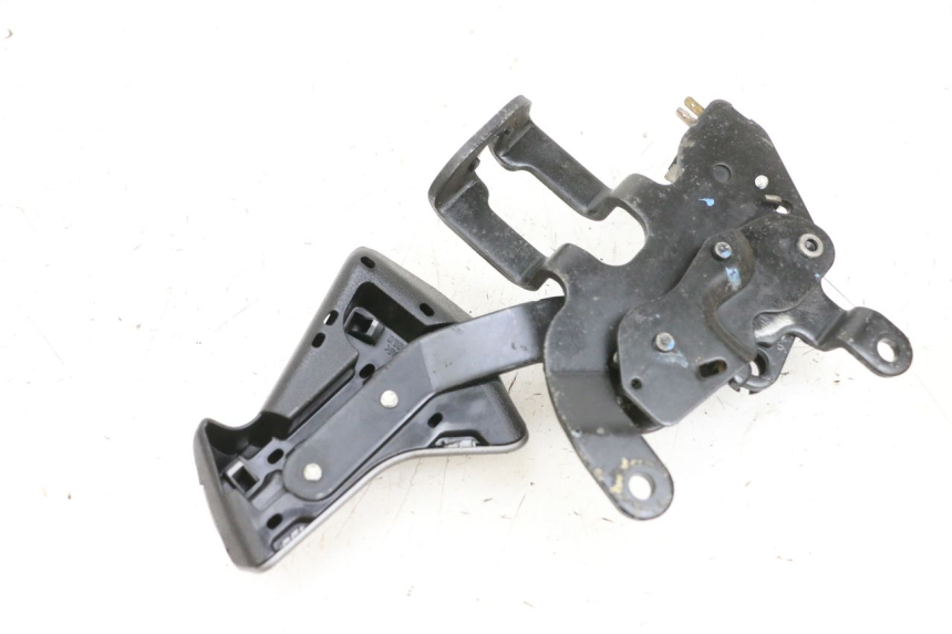 photo de PARKING BRAKE LEVER SUZUKI BURGMAN 650 (2013 - 2020) - Zoom on usage condition