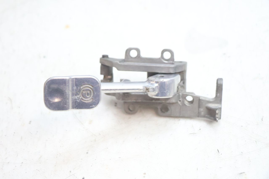 photo de PARKING BRAKE LEVER GILERA GP 800 (2007 - 2013) - Fixing points details
