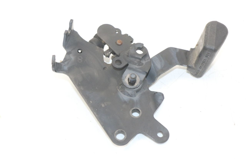 photo de PARKING BRAKE LEVER HONDA INTEGRA NC D 750 (2016 - 2018) - Zoom on usage condition