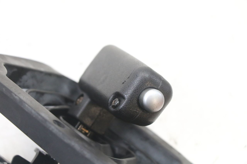 photo de PARKING BRAKE LEVER KYMCO XCITING 500 (2007 - 2010) - Zoom on usage condition