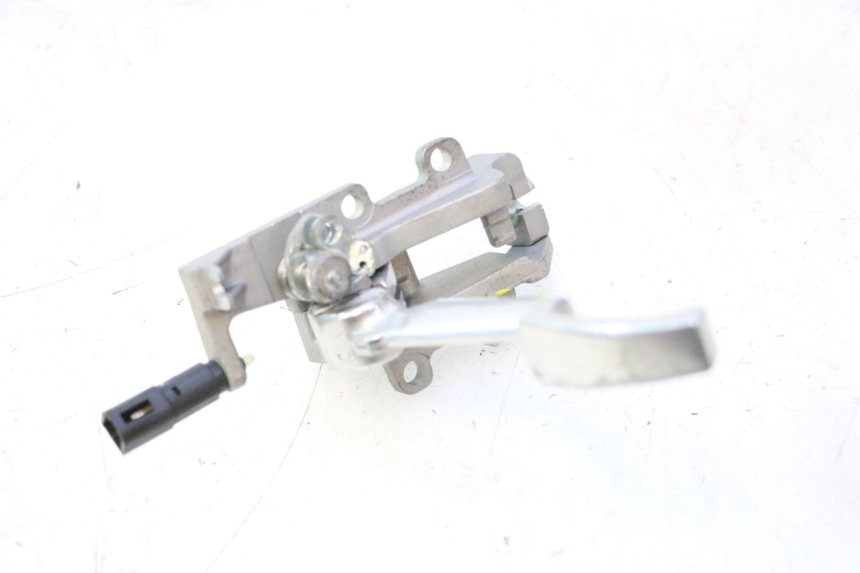 photo de PARKING BRAKE LEVER PIAGGIO MP3 500 (2011 - 2015) - Zoom on usage condition