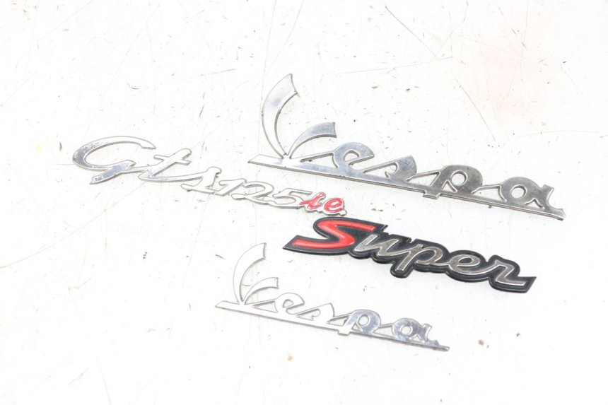 photo de BRAND LOGO PIAGGIO VESPA GTS SUPER IE 125 (2009 - 2016) - Main view