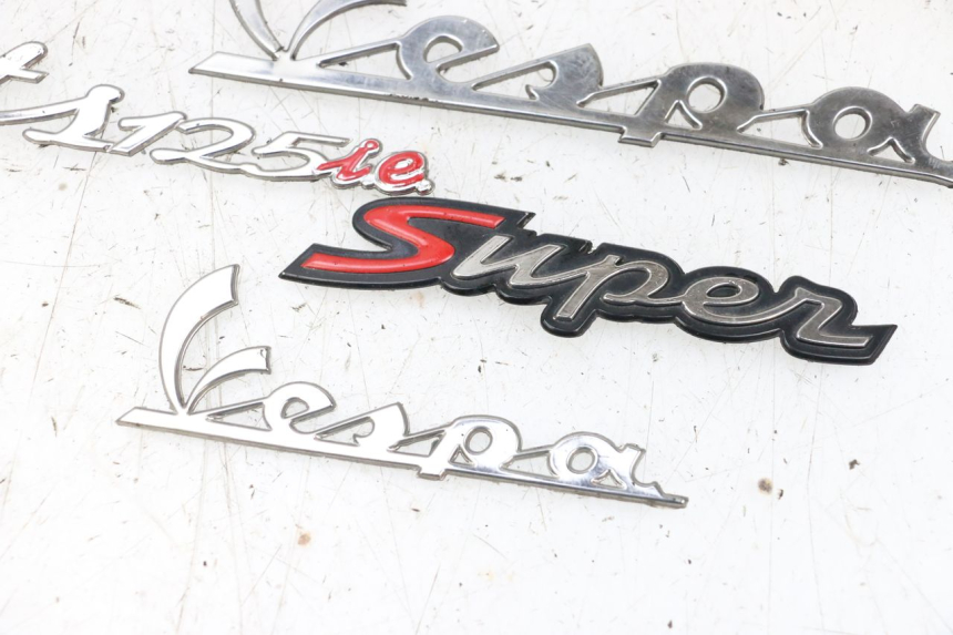 photo de BRAND LOGO PIAGGIO VESPA GTS SUPER IE 125 (2009 - 2016) - Alternative perspective