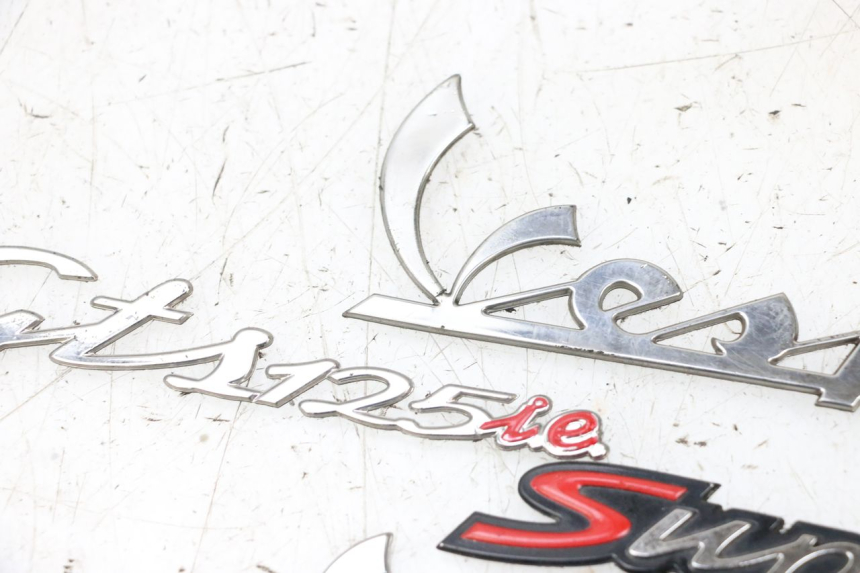 photo de BRAND LOGO PIAGGIO VESPA GTS SUPER IE 125 (2009 - 2016) - Product overview