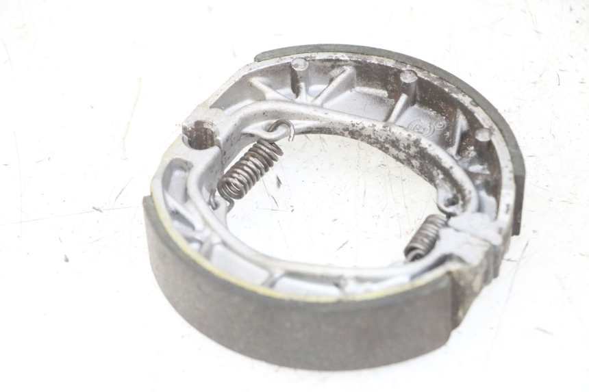 photo de BRAKE SHOES PEUGEOT KISBEE 2T 50 (2018 - 2022) - Technical close-up