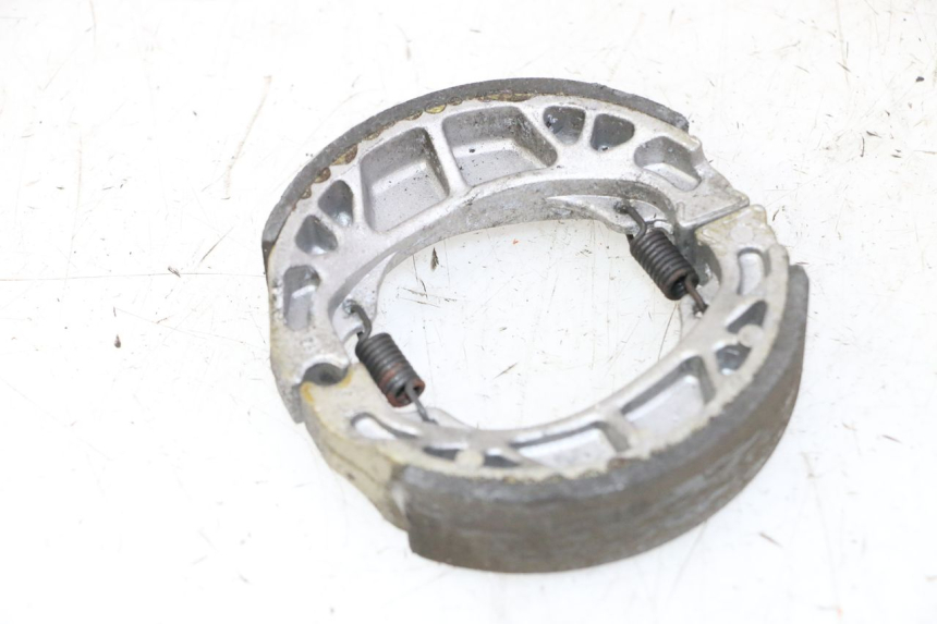 photo de BRAKE SHOE PEUGEOT KISBEE 2T 50 (2010 - 2017) - Zoom on usage condition