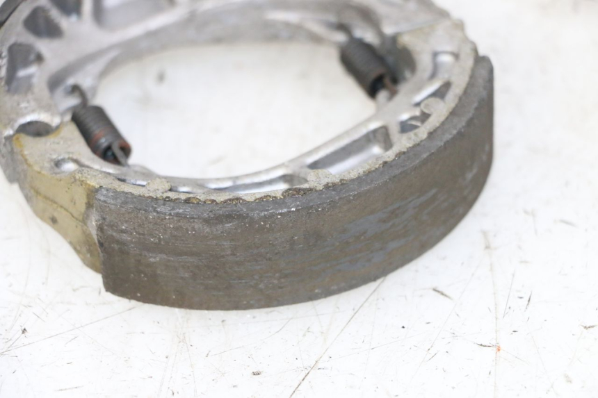 photo de BRAKE SHOE PEUGEOT KISBEE 2T 50 (2010 - 2017) - Alternative perspective