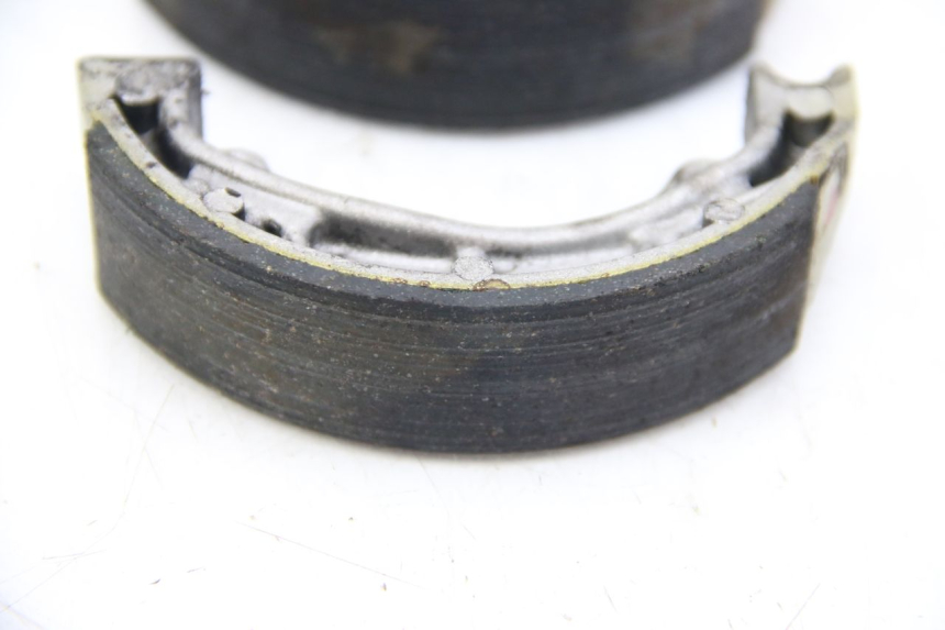 photo de BRAKE SHOE PEUGEOT KISBEE 4T 50 (2010 - 2017) - Alternative perspective