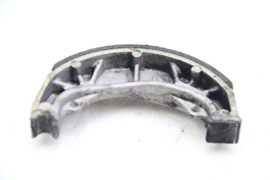 photo de BRAKE SHOE PEUGEOT KISBEE 4T 50 (2010 - 2017) - Fixing points details