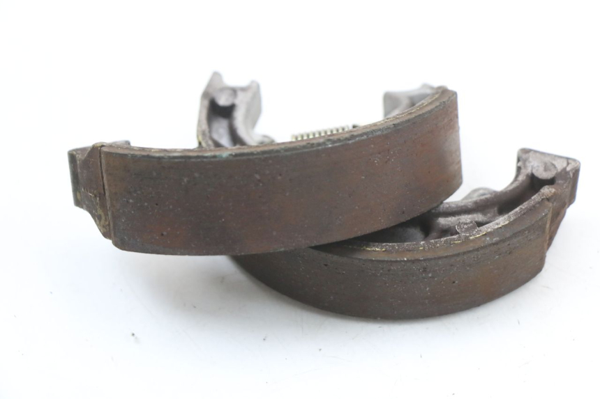 photo de BRAKE SHOE PEUGEOT KISBEE 4T 50 (2018 - 2022) - Alternative perspective