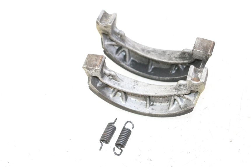 photo de BRAKE SHOE PEUGEOT KISBEE 4T 50 (2018 - 2022) - Zoom on usage condition