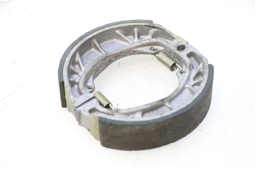 photo de BRAKE SHOE PEUGEOT KISBEE 4T 50 (2018 - 2022) - Alternative perspective