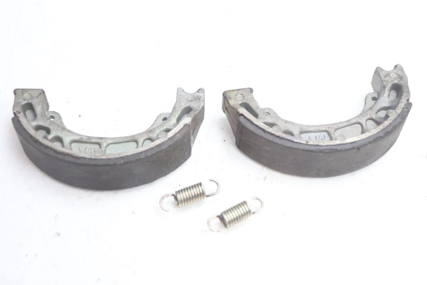 photo de BRAKE SHOES PEUGEOT LUDIX ONE 14P 50 (2004 - 2013) - Alternative perspective