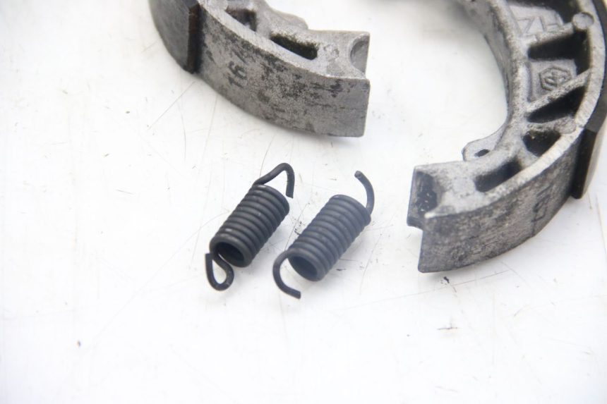 photo de BRAKE SHOE PIAGGIO ZIP 4T 50 (2018 - 2020) - Alternative perspective