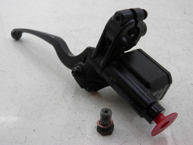 photo de REAR BRAKE MASTER CYLINDER PIAGGIO XEVO - X EVO 125 (2010 - 2015) - Alternative perspective