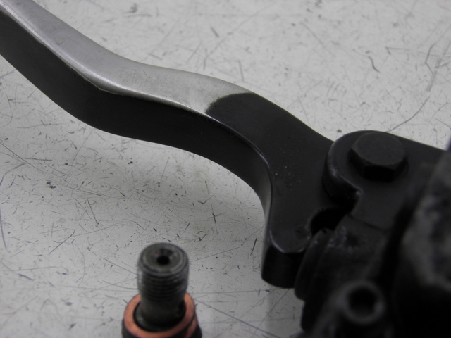 photo de REAR BRAKE MASTER CYLINDER PIAGGIO XEVO - X EVO 125 (2007 - 2017) - Fixing points details