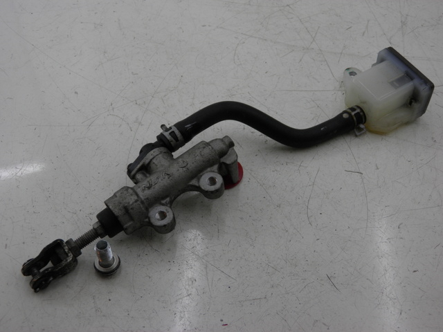photo de REAR BRAKE MASTER CYLINDER SUZUKI GSX F GSXF 650 (2007 - 2015) - Main view