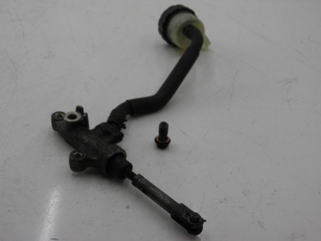 photo de REAR BRAKE MASTER CYLINDER YAMAHA FZX FAZER 750 (1987 - 1998) - Main view