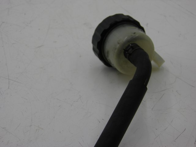 photo de REAR BRAKE MASTER CYLINDER YAMAHA FZX FAZER 750 (1987 - 1998) - Surface and material condition