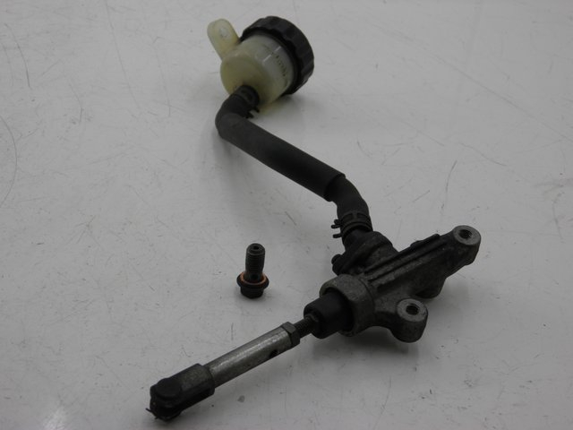 photo de REAR BRAKE MASTER CYLINDER YAMAHA FZX FAZER 750 (1987 - 1998) - Markings and original references