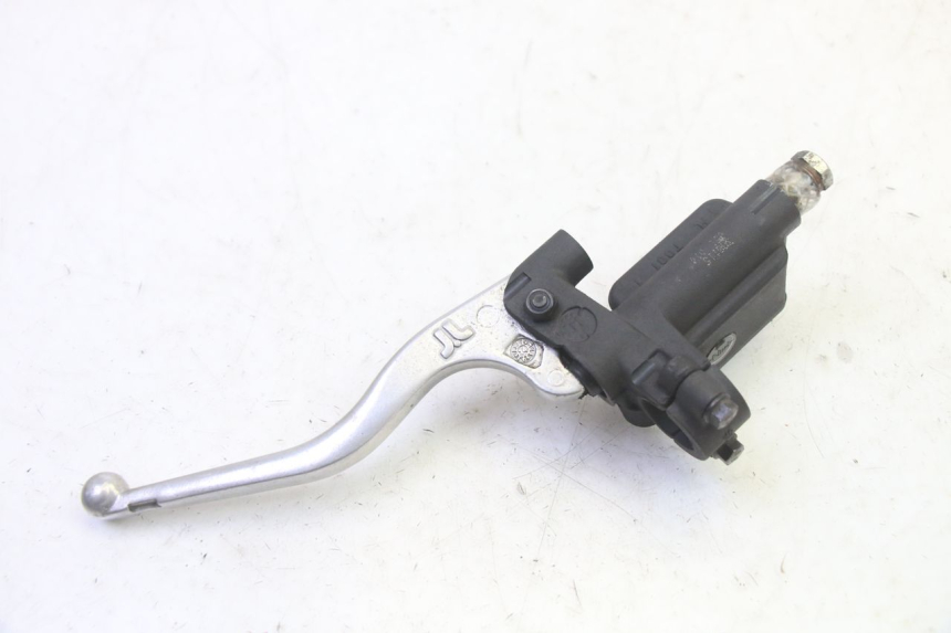 photo de FRONT BRAKE MASTER CYLINDER QUADRO 4 4D 350 (2015 - 2018) - Fixing points details