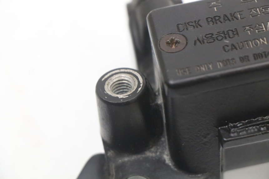 photo de FRONT BRAKE MASTER CYLINDER DAELIM A-FOUR 2T 50 (2005 - 2012) - Technical close-up