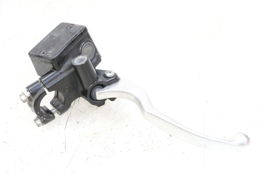 photo de FRONT BRAKE MASTER CYLINDER SUZUKI ADDRESS 110 (2015 - 2020) - Alternative perspective
