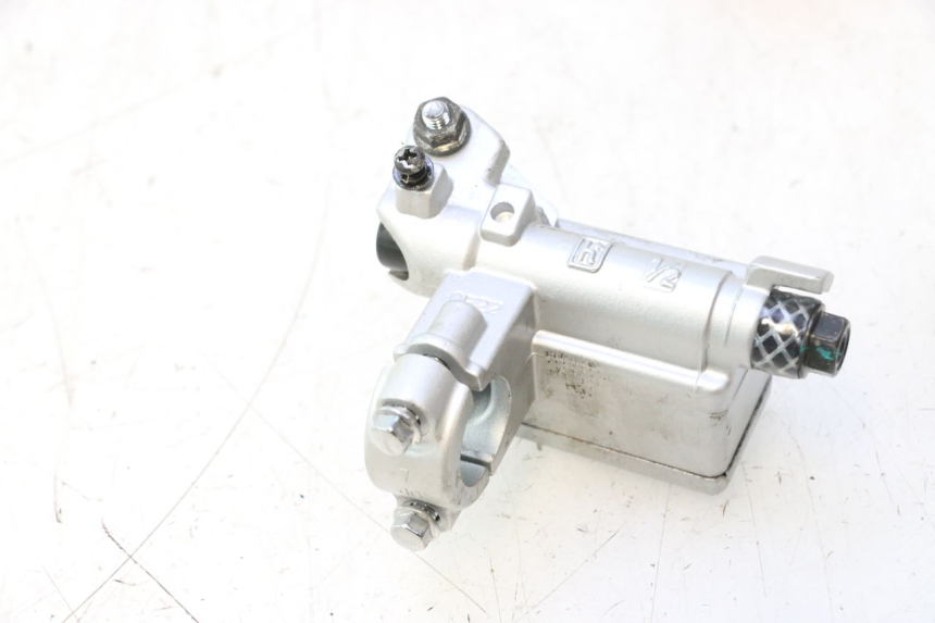 photo de FRONT BRAKE MASTER CYLINDER KYMCO AGILITY 16+ 4T 50 (2018 - 2023) - Technical close-up