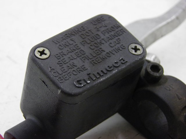photo de FRONT BRAKE MASTER CYLINDER APRILIA LEONARDO ST 250 (2002 - 2005) - Technical close-up