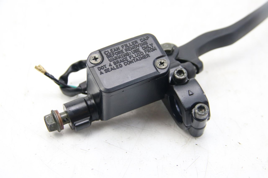 photo de FRONT BRAKE MASTER CYLINDER ECCITY ARTELEC 670 1 (2013 - 2017) - Zoom on usage condition