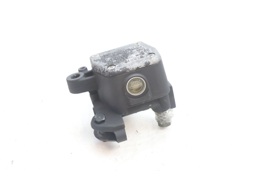 photo de FRONT BRAKE MASTER CYLINDER APRILIA ATLANTIC S 125 (2010 - 2013) - Alternative perspective