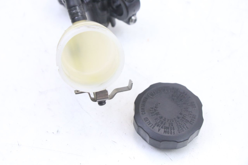 photo de FRONT BRAKE MASTER CYLINDER BMW S RR ABS S1000RR 1000 (2015 - 2018) - Technical close-up