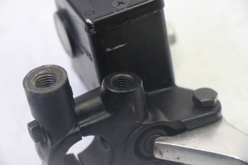 photo de FRONT BRAKE MASTER CYLINDER SUZUKI BURGMAN 125 (2007 - 2014) - Technical close-up