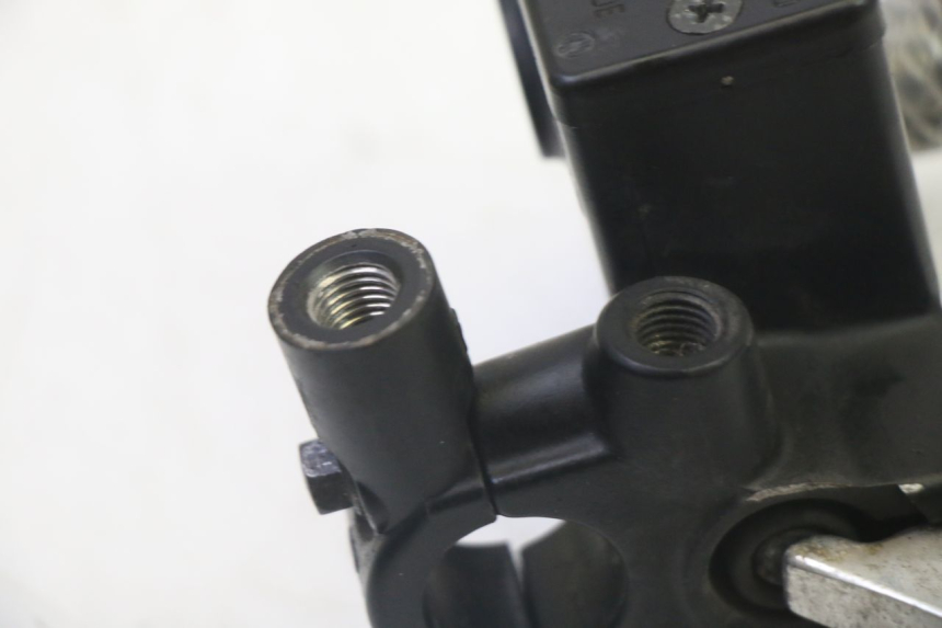 photo de FRONT BRAKE MASTER CYLINDER SUZUKI BURGMAN 125 (2007 - 2014) - Technical close-up
